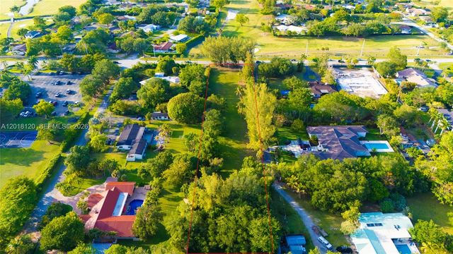 9840 SW 104th St, Miami, FL 33176