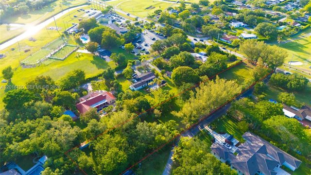 9840 SW 104th St, Miami, FL 33176