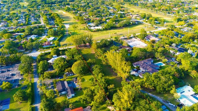 9840 SW 104th St, Miami, FL 33176