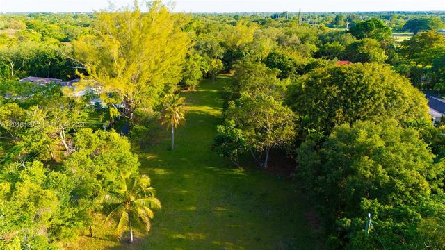 9840 SW 104th St, Miami, FL 33176
