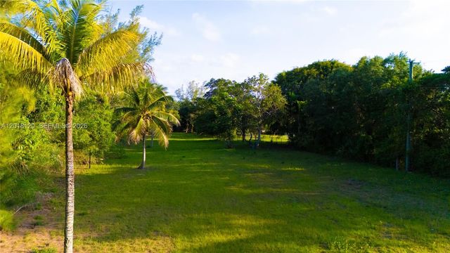 9840 SW 104th St, Miami, FL 33176