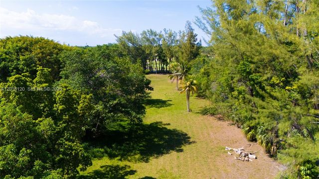 9840 SW 104th St, Miami, FL 33176