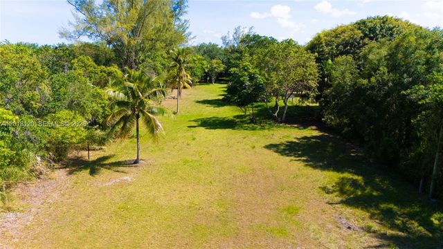 9840 SW 104th St, Miami, FL 33176