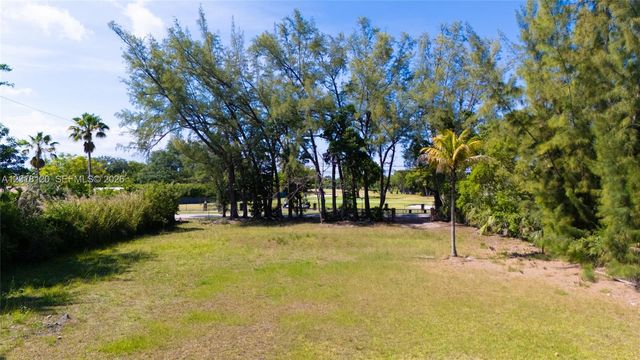 9840 SW 104th St, Miami, FL 33176
