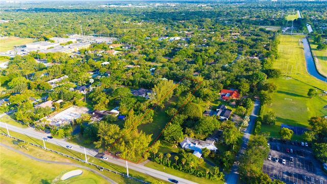 9840 SW 104th St, Miami, FL 33176