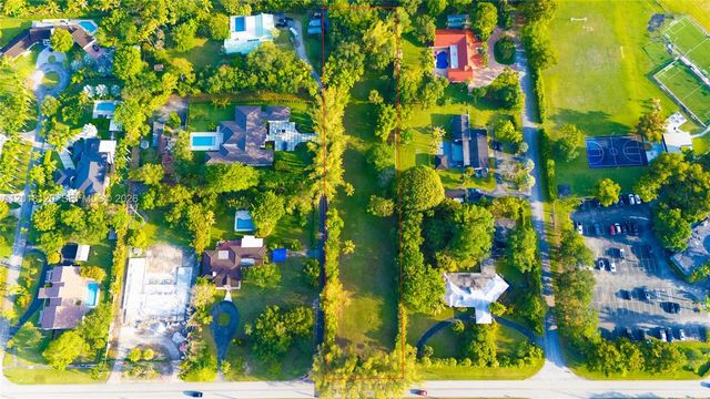 9840 SW 104th St, Miami, FL 33176