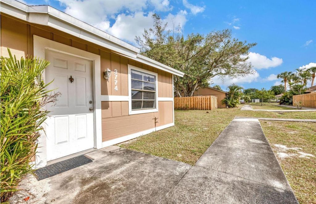 3774 92nd Lane N, West Palm Beach, FL 33403