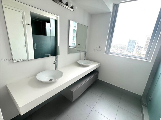 92 SW 3rd St 2905, Miami, FL 33130