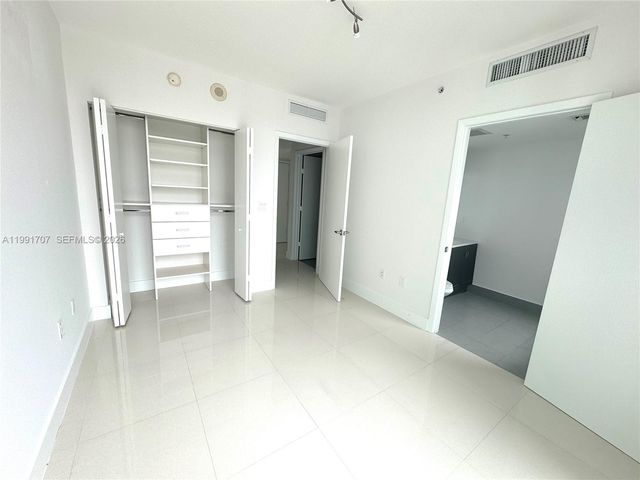 92 SW 3rd St 2905, Miami, FL 33130