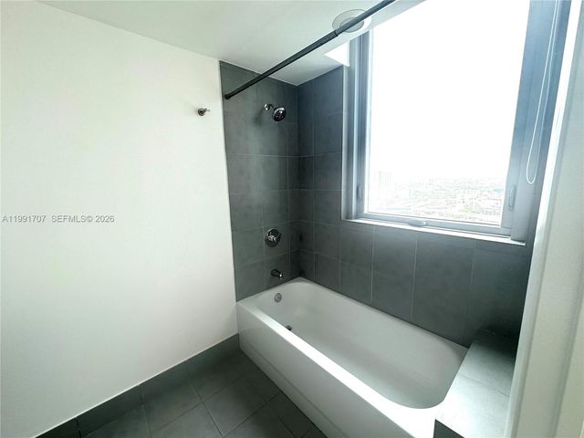 92 SW 3rd St 2905, Miami, FL 33130