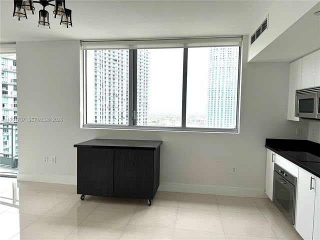 92 SW 3rd St 2905, Miami, FL 33130