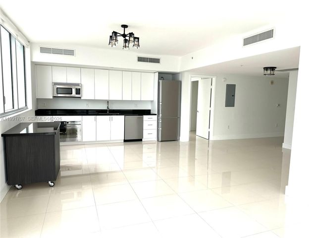 92 SW 3rd St 2905, Miami, FL 33130