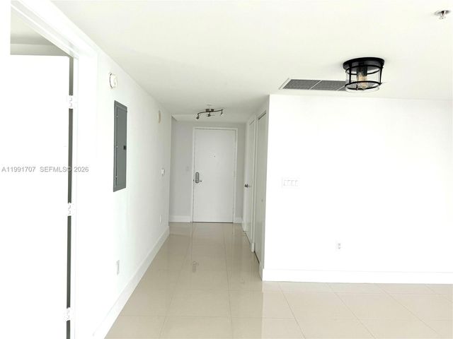 92 SW 3rd St 2905, Miami, FL 33130