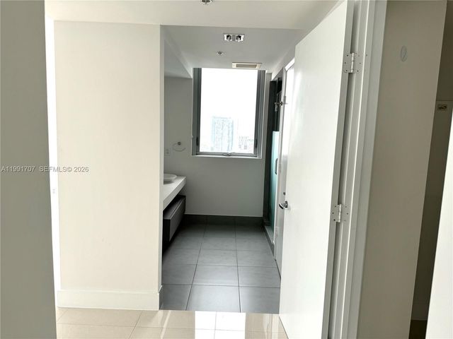 92 SW 3rd St 2905, Miami, FL 33130