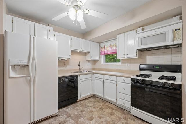 1418 Twin Trails Drive, Fenton, MO 63026