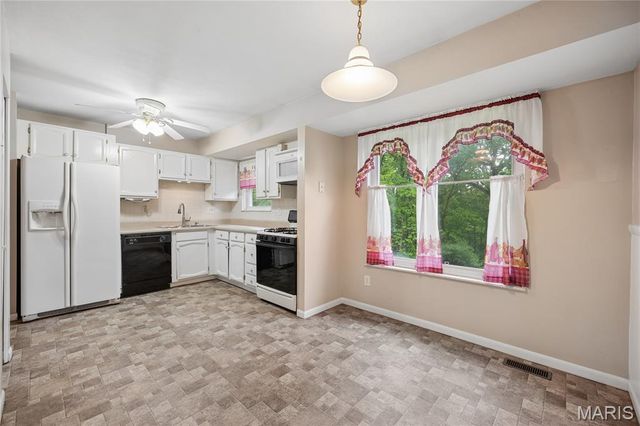 1418 Twin Trails Drive, Fenton, MO 63026