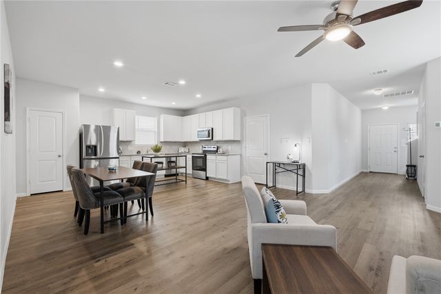 961 Harper Lane, Bryan, TX 77803