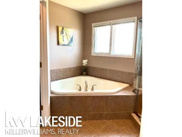 50441 Aldwych Street, Macomb Twp, MI 48044