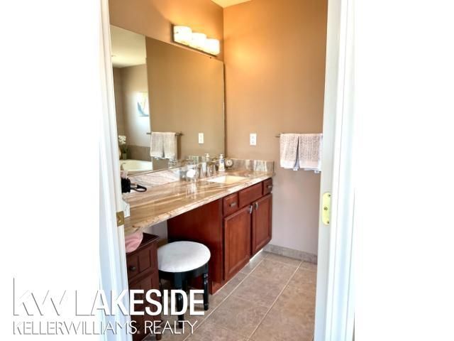 50441 Aldwych Street, Macomb Twp, MI 48044