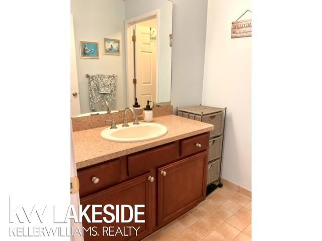 50441 Aldwych Street, Macomb Twp, MI 48044