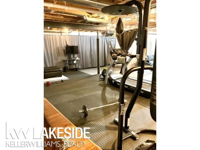 50441 Aldwych Street, Macomb Twp, MI 48044