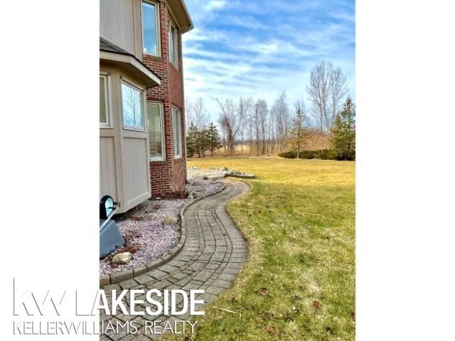 50441 Aldwych Street, Macomb Twp, MI 48044