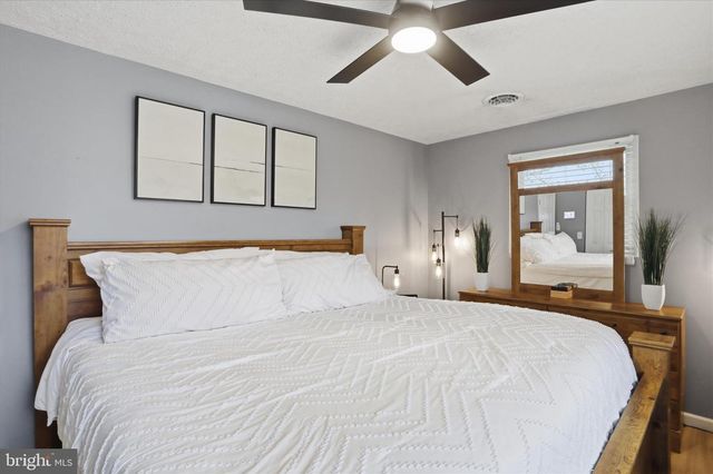 65 S HUMMINGBIRD ST, Keyser, WV 26726