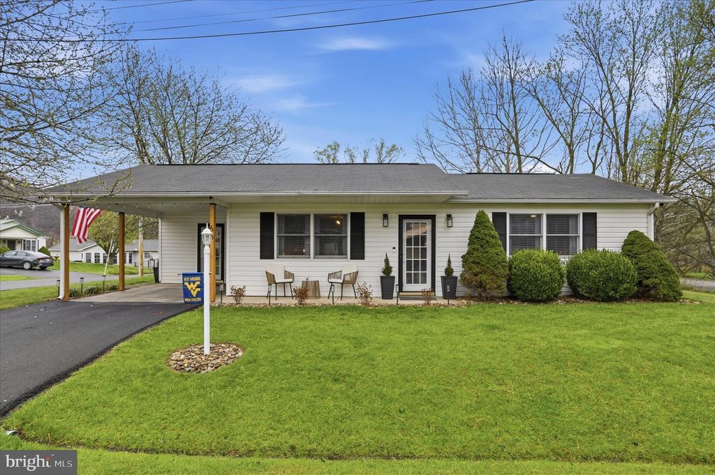 65 S HUMMINGBIRD ST, Keyser, WV 26726