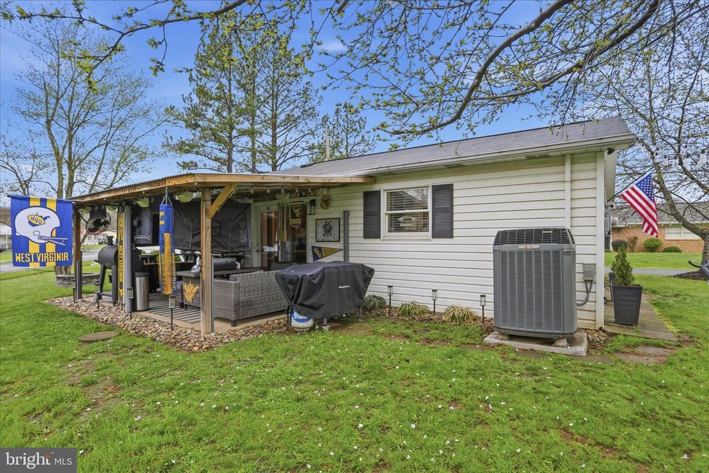 Image 5 of property listing at 65 S HUMMINGBIRD ST, Keyser, WV 26726