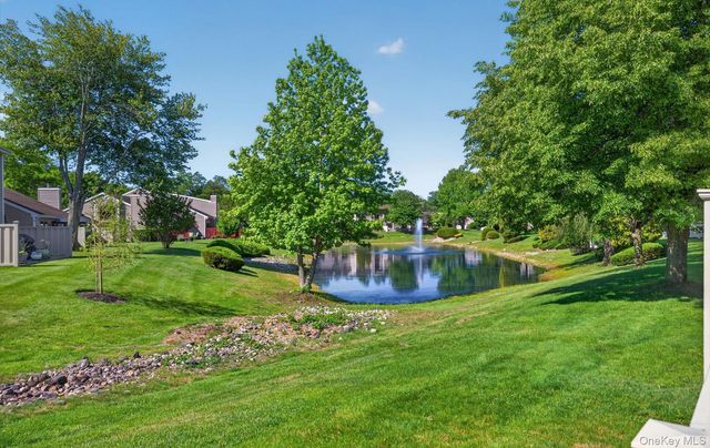 86 Hidden Ponds Circle, Smithtown, NY 11787