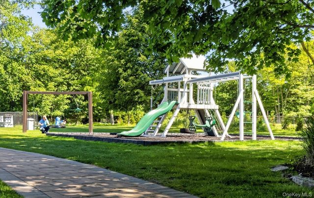 86 Hidden Ponds Circle, Smithtown, NY 11787