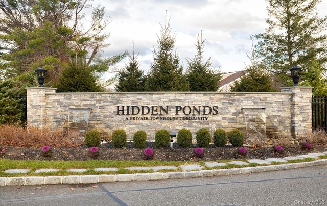 86 Hidden Ponds Circle, Smithtown, NY 11787