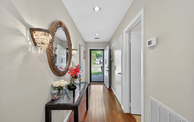 86 Hidden Ponds Circle, Smithtown, NY 11787