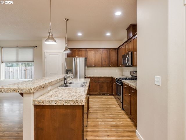 1933 WILLAMINA Ave, Forest Grove, OR 97116
