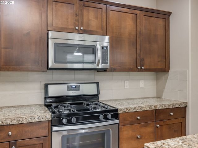 1933 WILLAMINA Ave, Forest Grove, OR 97116