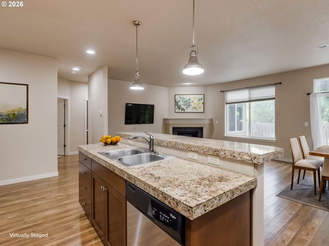 1933 WILLAMINA Ave, Forest Grove, OR 97116