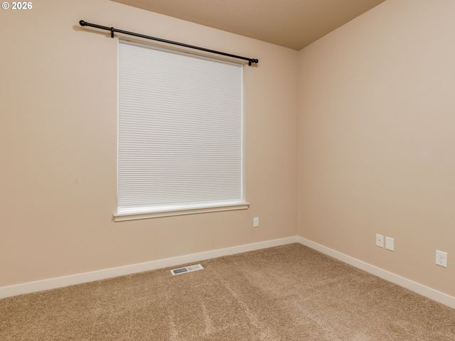 1933 WILLAMINA Ave, Forest Grove, OR 97116