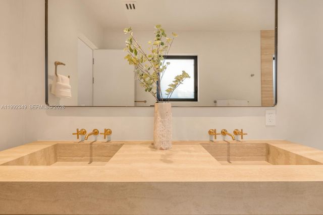 4430 Royal Palm Ave, Miami Beach, FL 33140