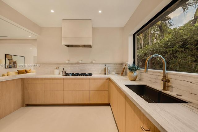 4430 Royal Palm Ave, Miami Beach, FL 33140