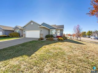 7425 W 52nd St Street, Sioux Falls, SD 57106