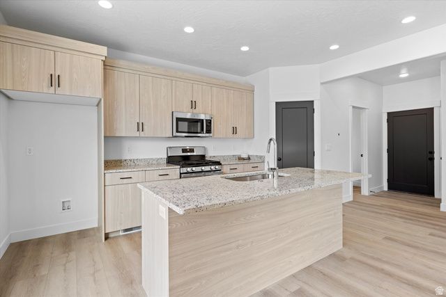 99 S 940 E, Santaquin, UT 84655