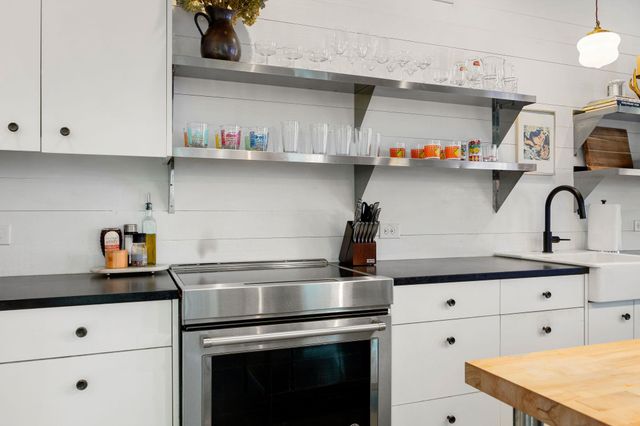 3306 Garden Villa LN, Austin, TX 78704