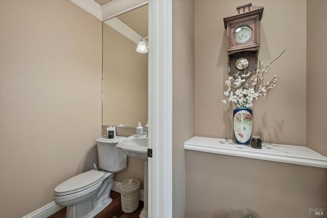18750 Fernwood Rd, Hidden Valley Lake, CA 95467