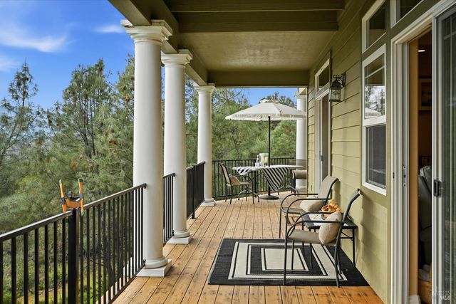 18750 Fernwood Rd, Hidden Valley Lake, CA 95467