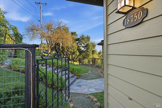 18750 Fernwood Rd, Hidden Valley Lake, CA 95467