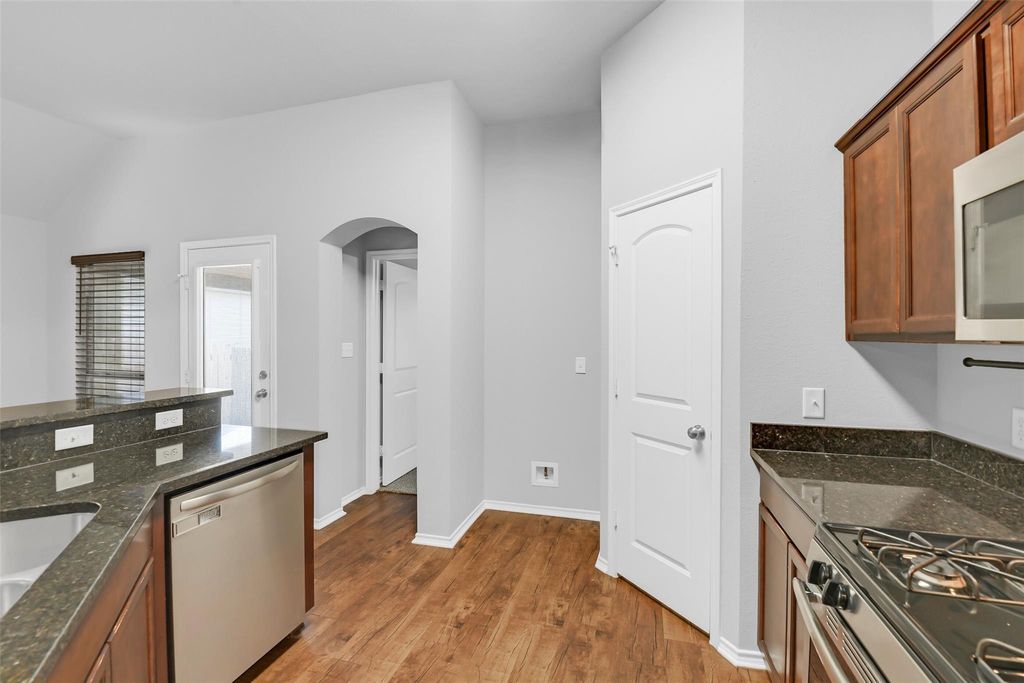 Image 11 of property listing at 151 Doe Run Drive, Huntsville, TX 77320