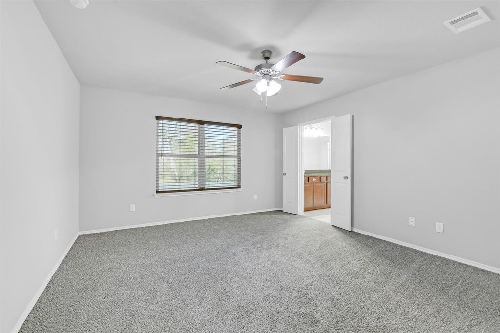 Image 14 of property listing at 151 Doe Run Drive, Huntsville, TX 77320