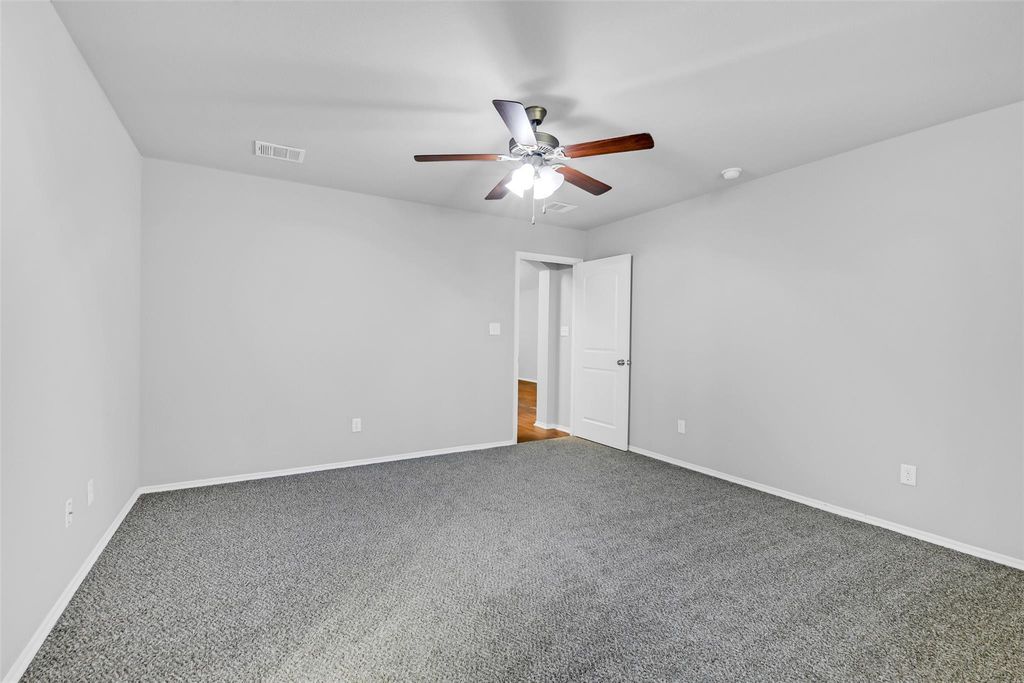 Image 15 of property listing at 151 Doe Run Drive, Huntsville, TX 77320