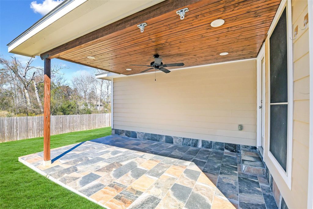 Image 24 of property listing at 151 Doe Run Drive, Huntsville, TX 77320