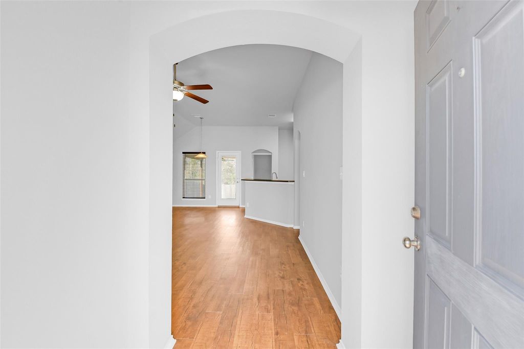 Image 3 of property listing at 151 Doe Run Drive, Huntsville, TX 77320